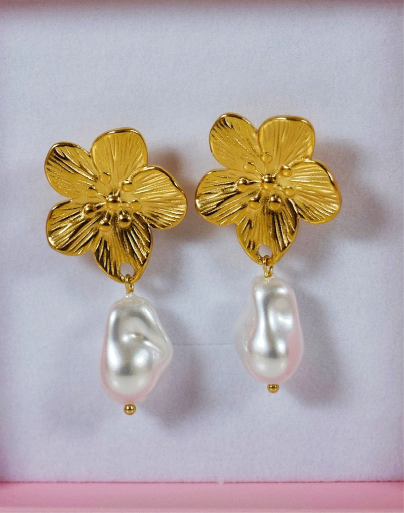 Daisy Pearl Earrings